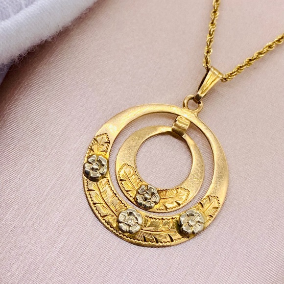 EUC Antique 18k Yellow Gold Medallion Pendant w/ 18k Chain - Picture 3 of 16